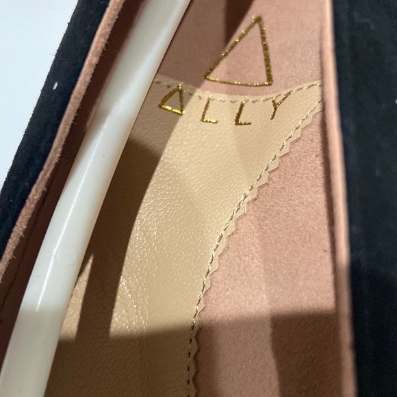 Designer Ally Heels. Made in Shanghai. Size 5 - Picture 4 of 9